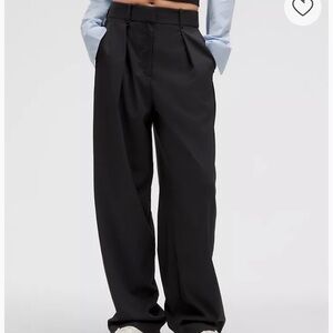 Pleat-Front High-Rise Trouser Regular size 6, black